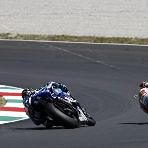MotoGP: Ben Spies Yamaha Factory Racing, leads Marco Simoncelli, San Gresini Honda Gresini