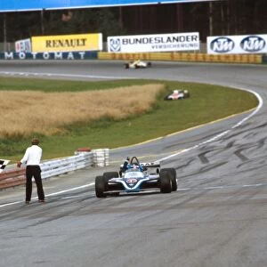 Osterreichring, Zeltweg, Austria: Jacques Laffite takes the chequered flag for 1st position