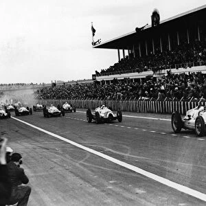 Reims-Gueux, France. 9 July 1939: Tazio Nuvolari and Hermann Muller lead at the start. Muller finished in 1st position. Ref-Autocar C17863