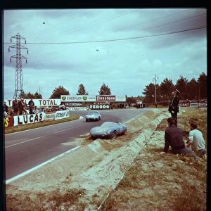 Rollin / Bartholoni pass Moynet / Vidilles crashed car: 1961 LE MANS 24 HOURS