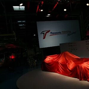 Toyota TF106 Launch: The new TF106 Toyota F1 car undercovers