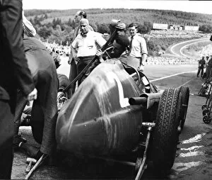 1950s F1 Gallery: 1951 Belgian Grand Prix: Juan Manuel Fangio in the pits