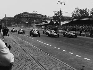 Start Collection: 1954 Bordeaux Grand Prix - Start: Stirling Moss, 4th position, leads at the start of the race