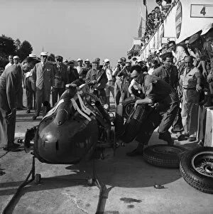 Partingshot Gallery: 1958 Italian Grand Prix: Mike Hawthorn, 2nd position, pit stop in which both rear tyres were changed