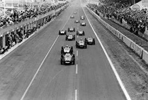 1960 French Grand Prix: Phil Hill leads Jack Brabham, Wolfgang von Trips, Willy Mairesse, Dan Gurney, Bruce McLaren