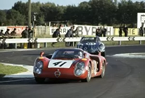 Lemansbook Gallery: 1968 Le Mans 24 hours: Giancarlo Baghetti / Nino Vaccarella leads Maurice Nusbaumer / Joseph Bourdon