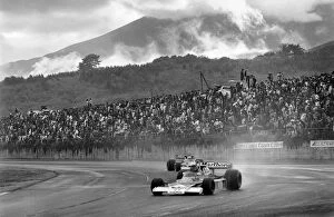 Mount Fuji Gallery: 1976 Japanese Grand Prix: James Hunt, 3rd position to clinch the World Championship title, action