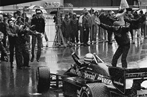 1980s F1 Gallery: 1985 Portuguese Grand Prix: Ayrton Senna celebrates 1st position with Team Manager Peter Warr in parc ferme