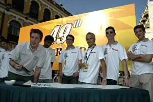 Images Dated 8th March 2022: 2002 Macau Grand Prix James Courtney, Carlin Motorsport starts of the F3 Drivers