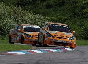 Images Dated 23rd July 2004: 2006 British Touring Car Championship Thruxton 3rd - 4th June Two Hondas lead race 2 Matt Neal