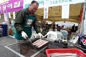 Images Dated 20th November 2003: 5th F3 Korea Super Prix: Anyone for broiled eel