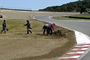 Laguna Seca Raceway Gallery: A1 Grand Prix: Staff at Laguna Seca are working hard to prepare the circuit for practice tomorrow
