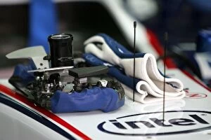 Images Dated 16th January 2007: BMW Sauber F1.07 First Run: Gloves and steering wheel