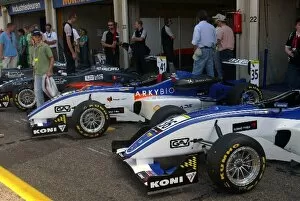 Formula Three Masters Gallery: BP Ultimate Masters of F3: Cars line up before being driven to the grid