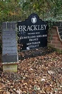 Images Dated 20th October 2009: Brackley Salutes Jenson Button: Brackley, home of Brawn GP