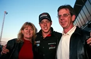 Images Dated 30th September 2001: British Formula Three Championship: James Courtney with his parents