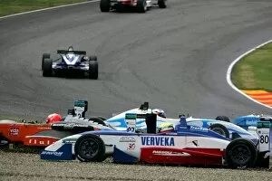 Images Dated 16th September 2006: British Formula Three: Mayhem at the first corner