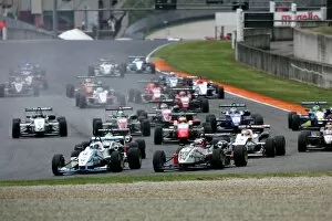 Images Dated 16th September 2006: British Formula Three: The start of Race 1