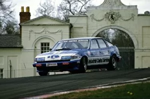 Images Dated 17th April 2002: British Touring Car Championship: Andy Rouse ICS Rover Vitesse swings out the tail as he