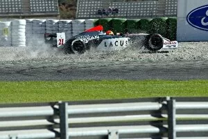 Images Dated 18th October 2004: Dallara Nissan World Series: Santiago Porteiro Porfesa goes into the gravel