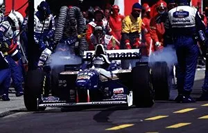 Pit Stop Gallery: DAMON HILL, PIT STOP