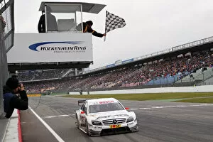 Images Dated 17th October 2010: Der Brite Paul Di Resta gewinnt DTM Rennen in Hockenheim fuer Mercedes und uebernimmt die DTM