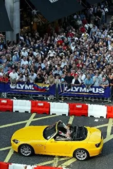 Images Dated 6th July 2004: F1 Regent Street Parade: Jenson Button BAR learns the track