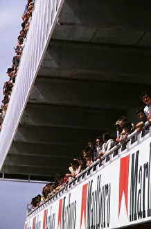 Images Dated 19th May 2000: F1 Spanish GP-Crowds watching from the balconies-Atmosphere