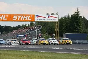 Images Dated 15th June 2008: FIA World Touring Car Championship: The start of the race