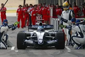 Images Dated 10th October 2006: Formula 1 Testing: Williams practice pit stops with Alex Wurz Williams test driver