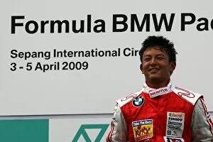 Images Dated 5th April 2009: Formula BMW Pacific: Race winner Rio Haryanto Meritus on the podium