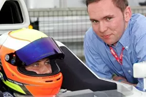 Thruxton Gallery: Formula BMW UK: Lars Viljoen Team SWR gets advice from 2004 Formula BMW driver Josh Fisher