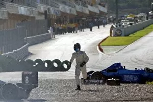 Images Dated 18th October 2004: Formula Nissan Lights: Simon Abadie Epsilon Graff runs over to Matteo Pellegrino Team Vergani