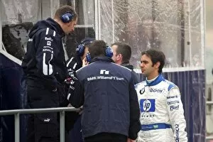 Images Dated 25th November 2004: Formula One Testing: Antonio Pizzonia Williams Test Driver talks with Tony Ross Williams Race