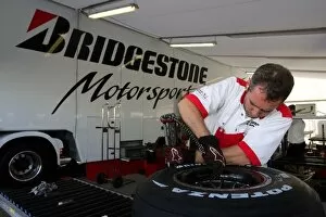 Images Dated 6th December 2007: Formula One Testing: Bridgestone slick tyres have tyre pressures adjusted