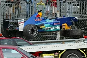 Images Dated 4th September 2003: Formula One Testing: The damaged car of Nick Heidfeld Sauber Petronas C22 is retrieved after his
