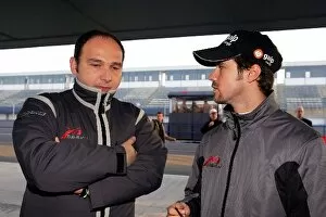Images Dated 8th December 2005: Formula One Testing: Dr Colin Kolles MF1 Racing Team Manager talks with Tiago Monteiro MF1 Racing