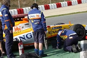 Images Dated 12th March 2009: Formula One Testing: Engineers work on the car of Fernando Alonso Renault R29 after it stopped
