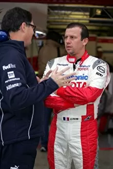 Images Dated 29th November 2006: Formula One Testing: Frank Dernie Williams Special Projects Manager talks with Olivier Panis