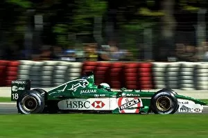 Images Dated 17th July 2001: Formula One Testing: James Courtney Jaguar R2, debut F1 test