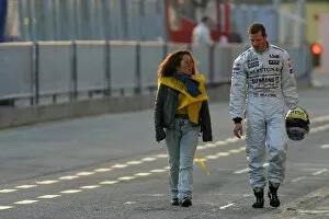 Images Dated 28th February 2003: Formula One Testing: Journalist, Niki Takeda chats with Alex Wurz McLaren Mercedes MP4-17D at