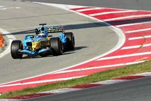 Images Dated 1st December 2005: Formula One Testing: Robert Kubica tests for Renault