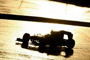 Images Dated 19th January 2009: Formula One Testing: Testing at sunset: Formula One Testing, Day Two, Autodromo Algarve, Portimao