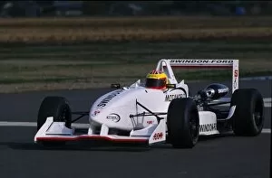 Images Dated 17th October 2001: Formula Three Testing: Tom Sisley: Formula Three Testing, Turweston Aerodrome, 17 October 2001