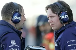 Images Dated 23rd January 2008: Formula One Testing: Tony Ross Williams Race Engineer talks with Sam Michael Williams Technical