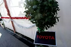 Images Dated 7th December 2004: Formula One Testing: Toyota get into the festive spirit