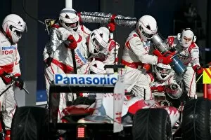 Images Dated 3rd March 2009: Formula One Testing: Toyota practice pitstops