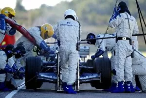 Images Dated 27th November 2003: Formula One Testing: Williams practice their pit stops