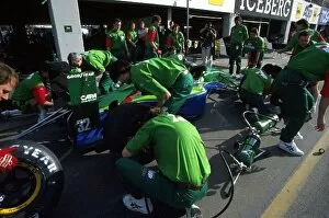 Images Dated 8th May 2002: Formula One World Championship: The 7-Up Jordan team practice pitstops before the team makes its