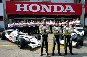 2002 Collection: Formula One World Championship: The BAR Honda team gather for an end of season group photograph